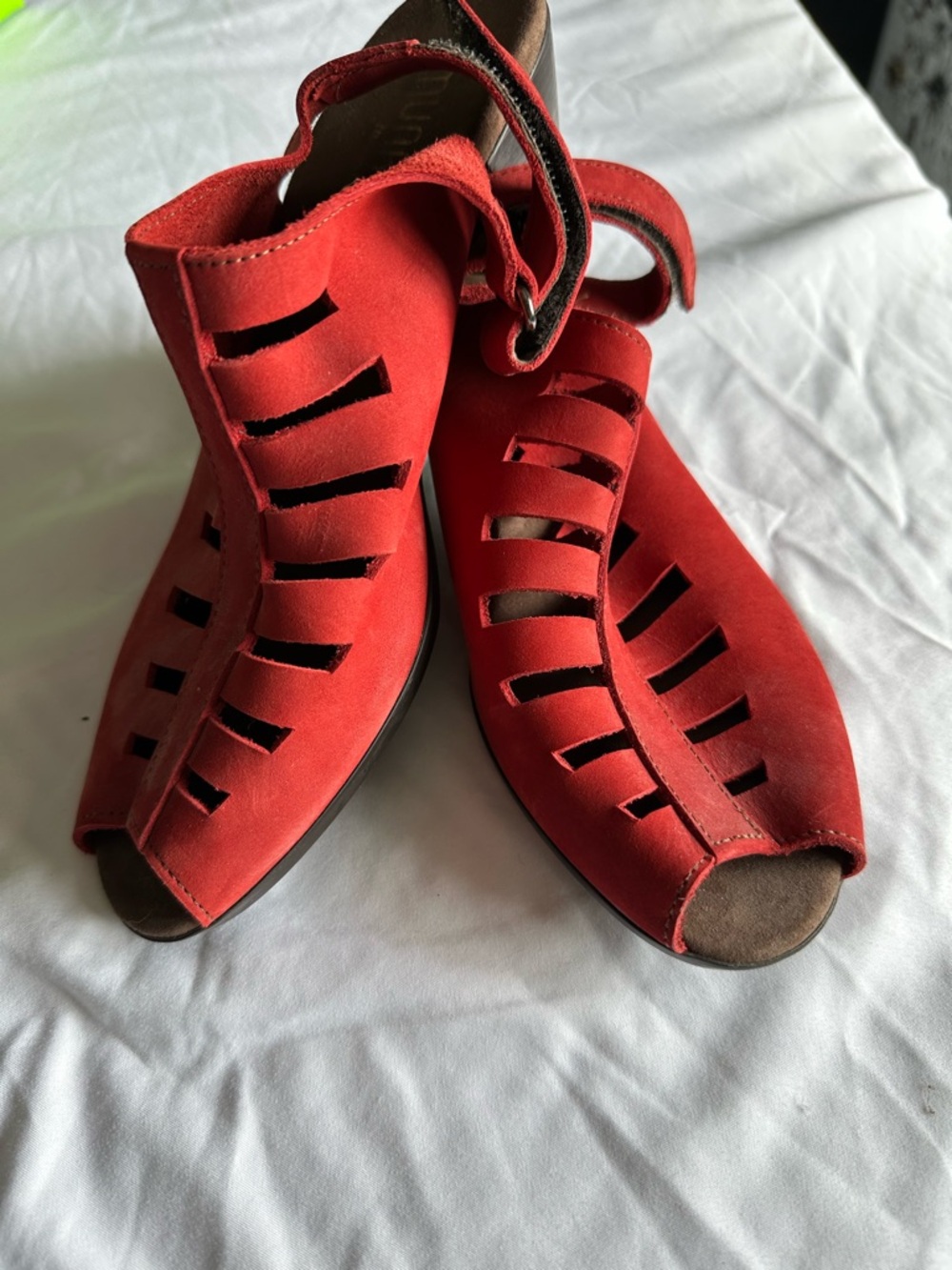 Munro American Red Leather Cutout Heels Size 10 Velcro Back Comfort